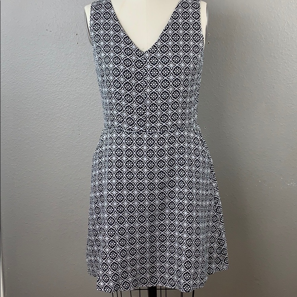 Gap black gray & white geometric fit & flare dress